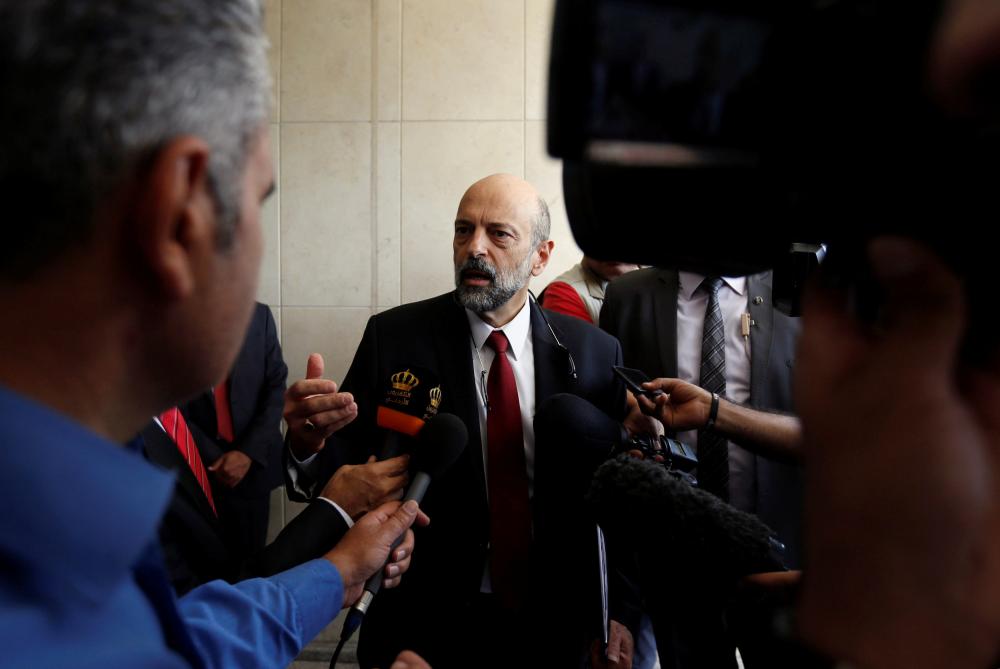 رئيس الوزراء الاردني يعلن سحب مشروع ضريبة الدخل