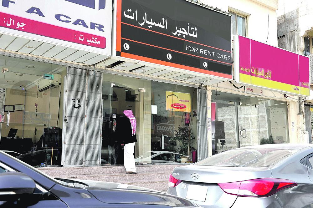 «العمل» تضبط 500 مخالفة بمنافذ تأجير السيارات