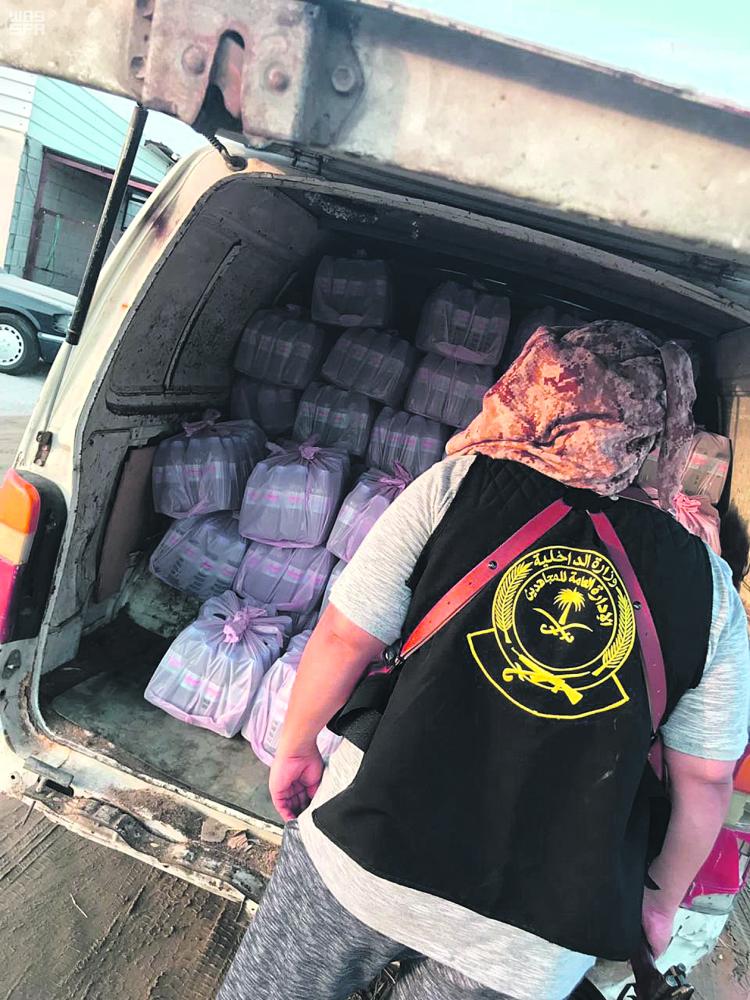 دوريات المجاهدين تضبط مصنعي خمور في القطيف