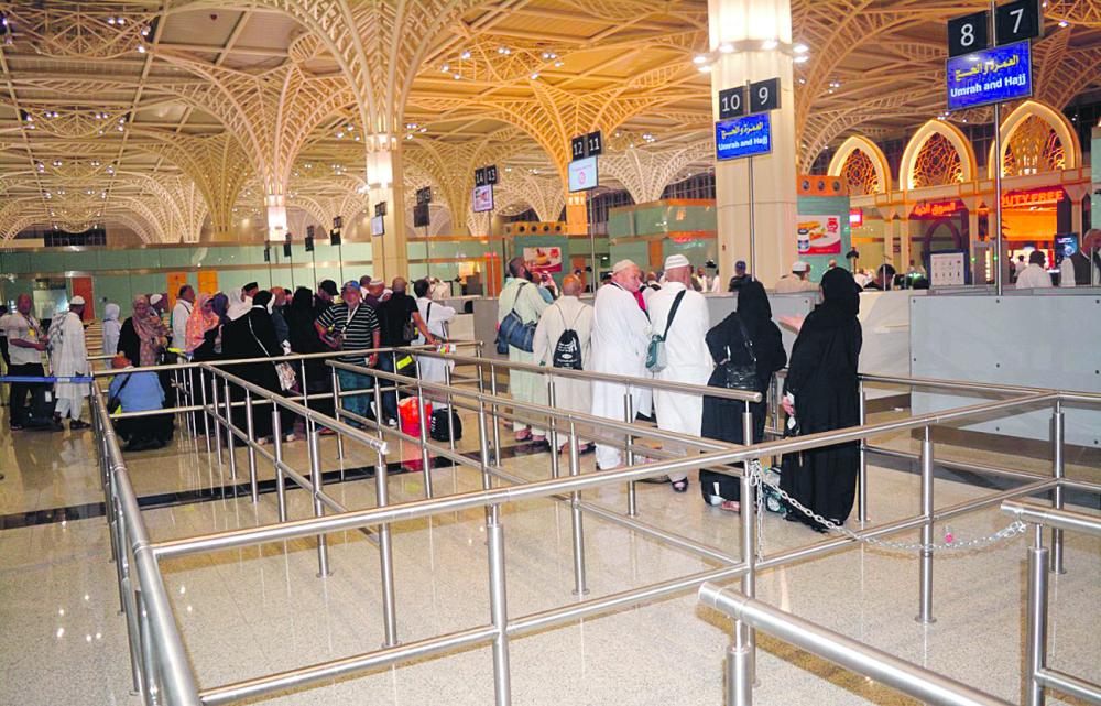 جوازات مطار المدينة تكثف جهودها في العشر الأواخر