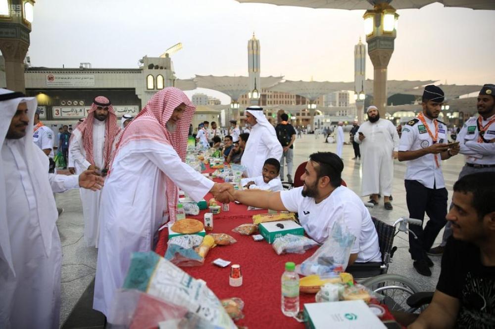 مائدة إفطار لذوي القدرات الخاصة بالمسجد النبوي