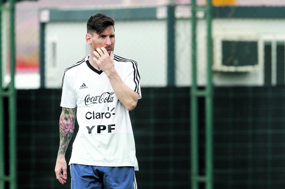 رئيس برشلونة يتجاهل منتخب بلاده من أجل ميسي
