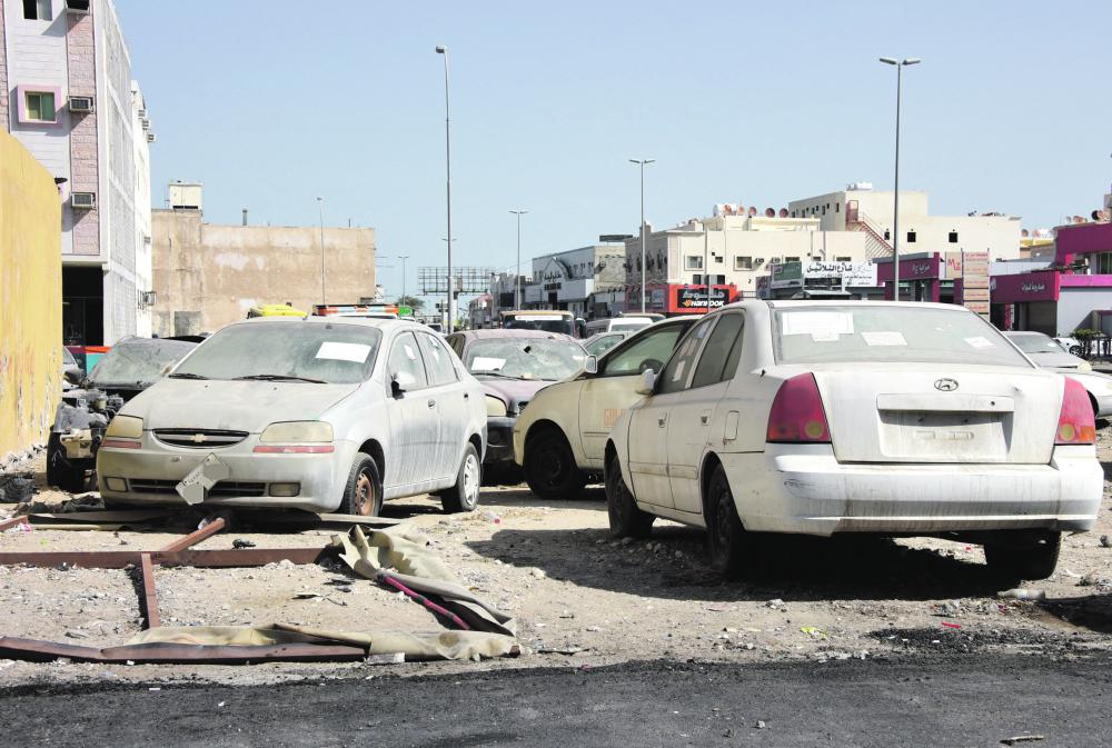 المركبات التالفة ظاهرة بلا حل في الخبر