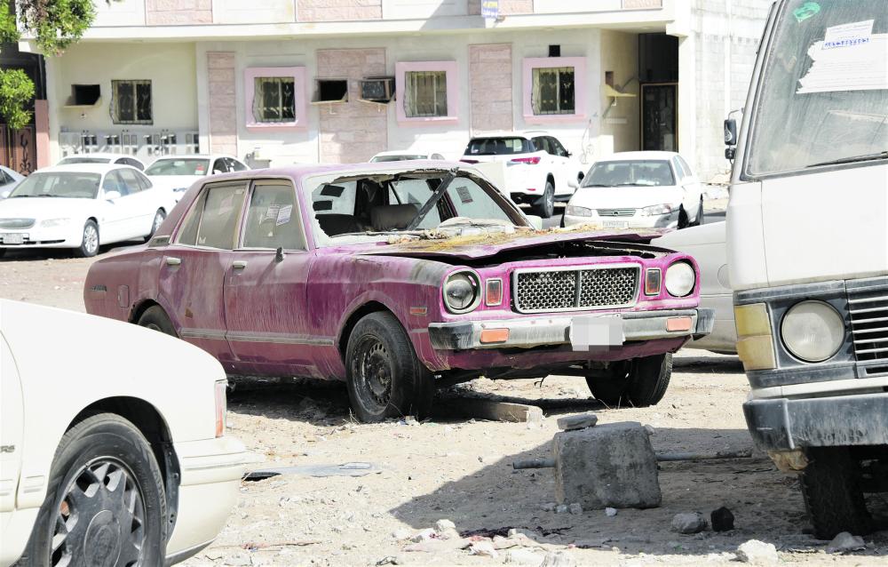 المركبات التالفة ظاهرة بلا حل في الخبر