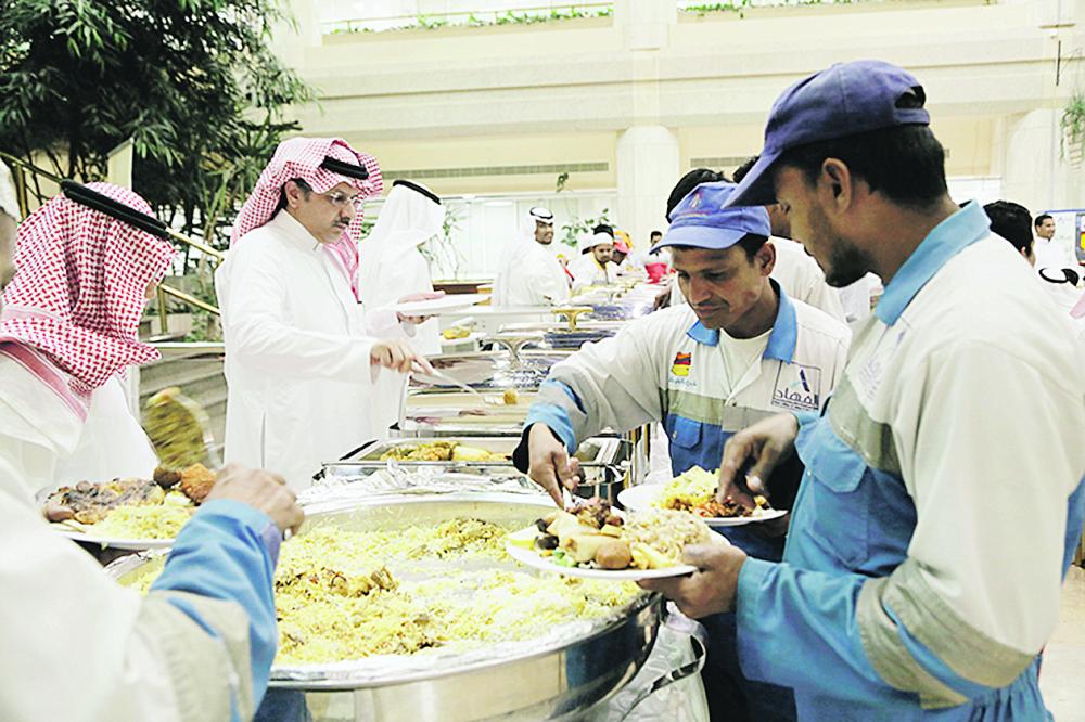 إفطار جماعي في نادي الحي بالهفوف