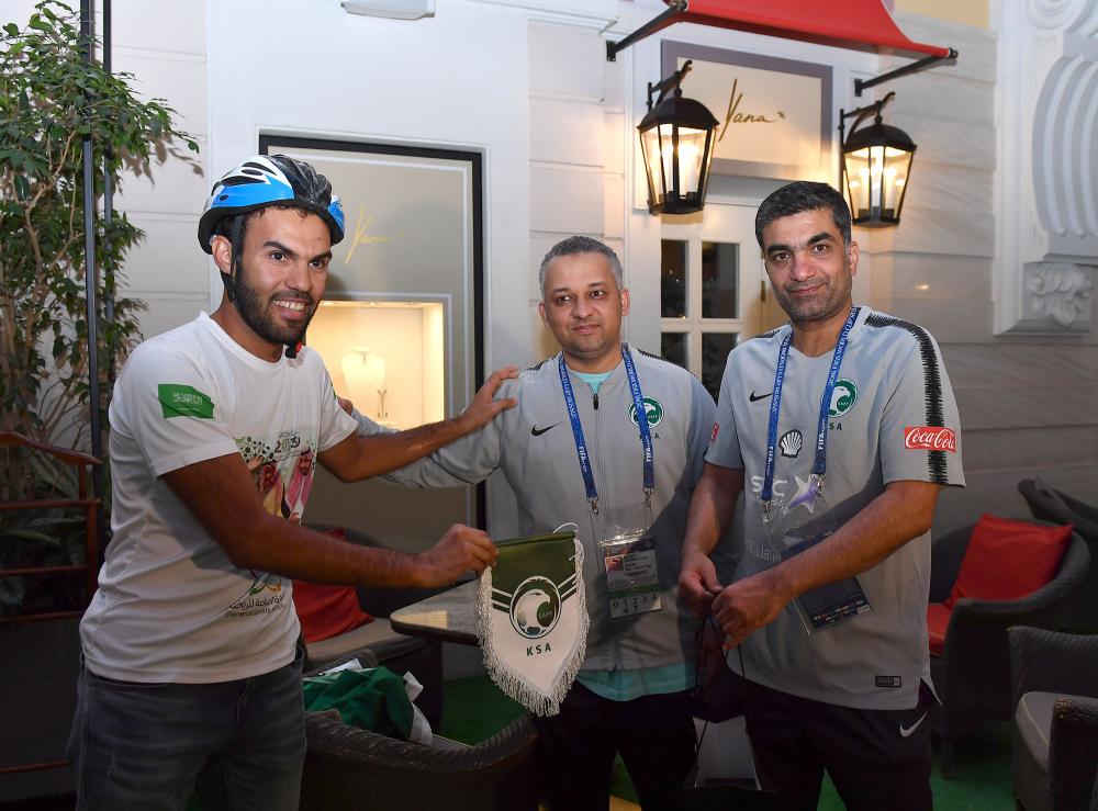 رئيس الاتحاد السعودي يكرّم الرحالة فهد اليحيى