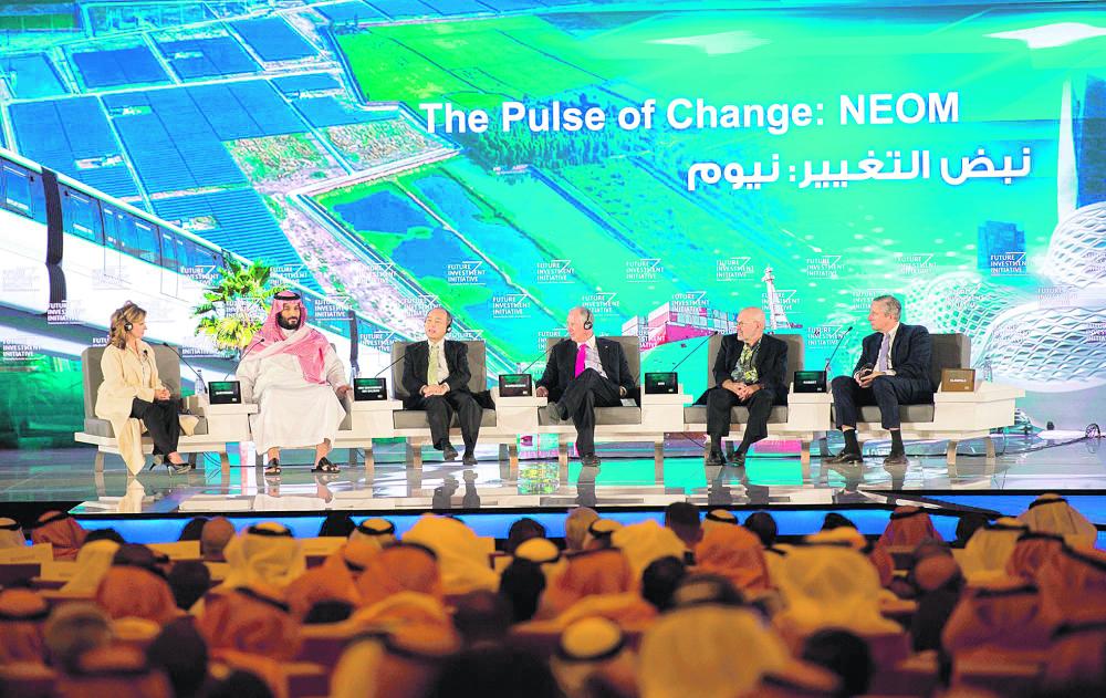 تنويع القاعدة الاقتصادية للوطن وزيارات لجذب الاستثمارات