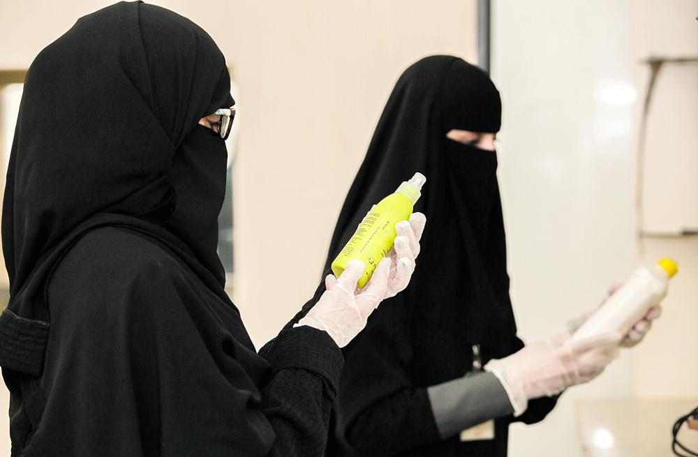 «التاتو» يطيح بـ 4 مشاغل في الأحساء