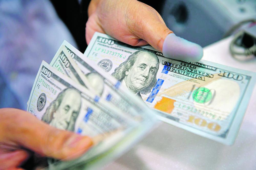 سياسات ترامب تهدد سيادة الدولار الدولية
