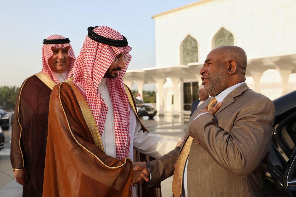 رئيس جمهورية القمر يغادر جدة
