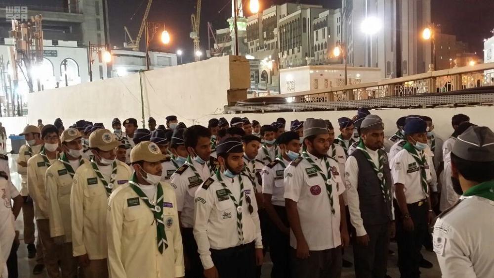 جوالة جامعة الطائف تشارك في خدمة المعتمرين