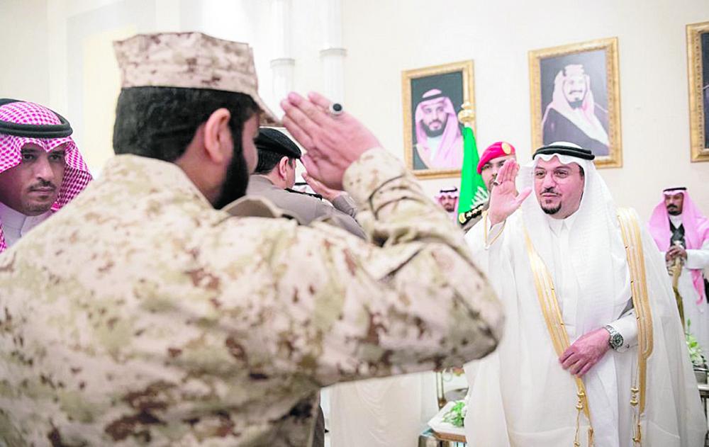 أمير القصيم يهنئ القيادة بالعيد السعيد
