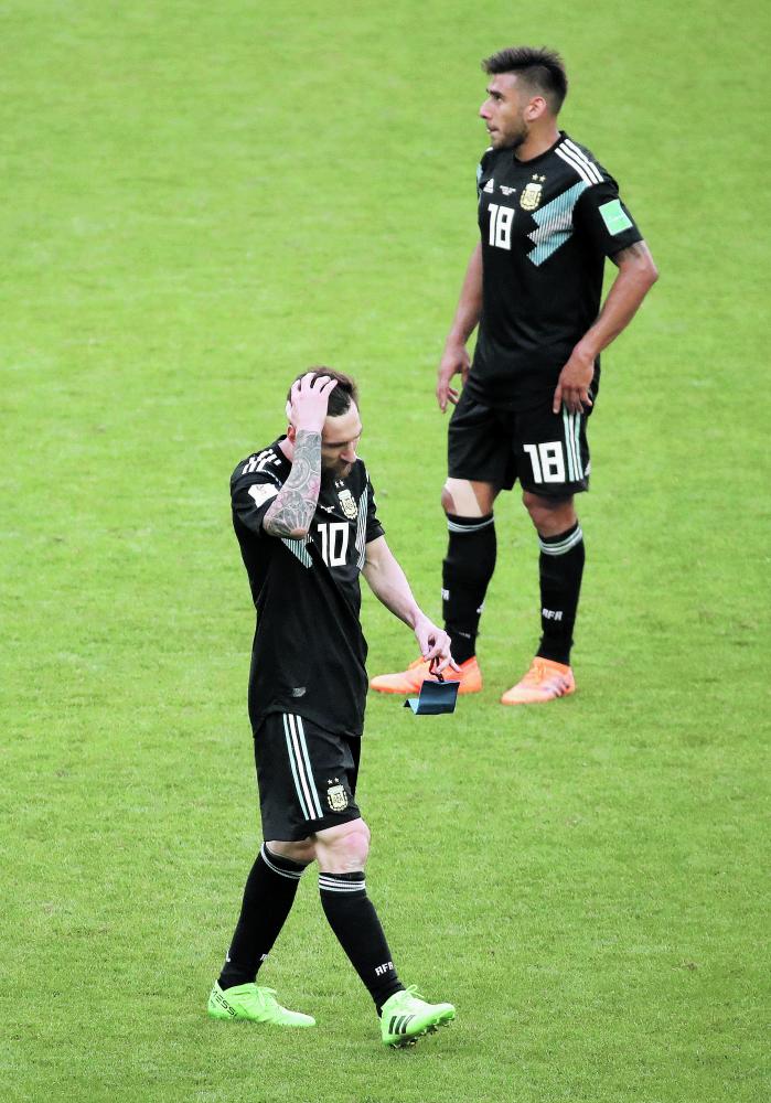 ميسي.. يحبط راقصي «التانجو»