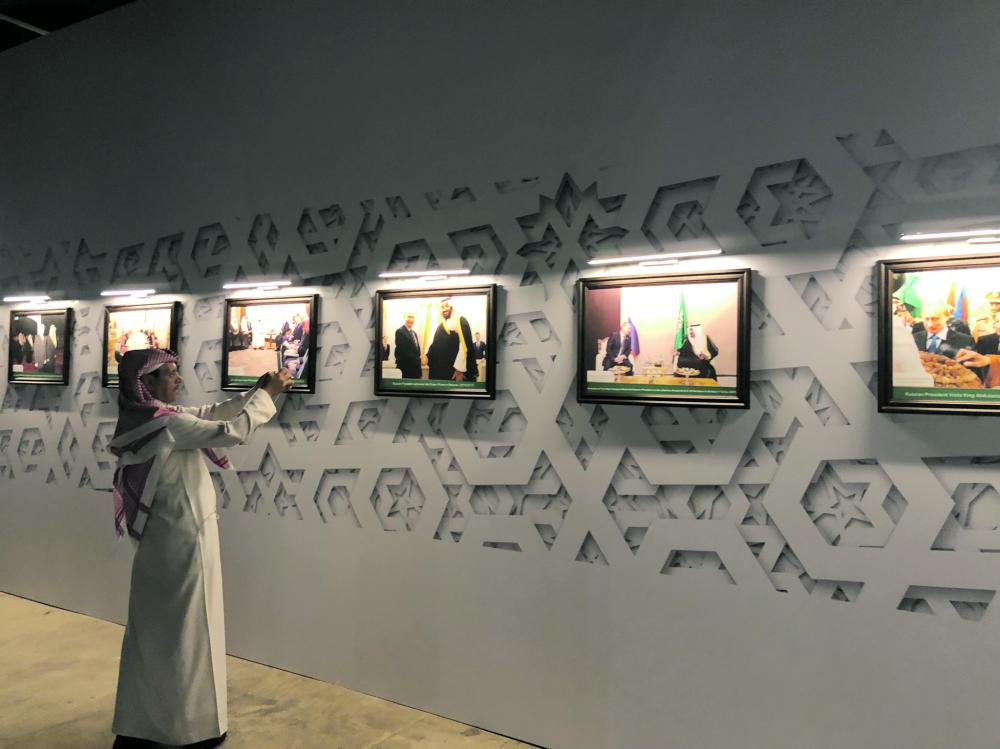 معرض هيئة الثقافة بموسكو يخطف الأنظار