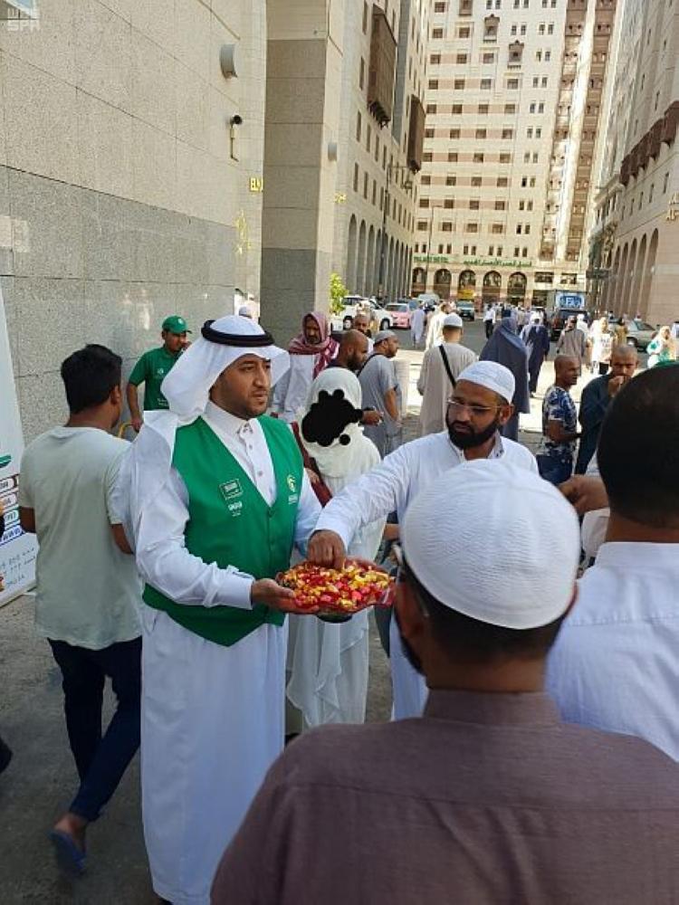 «هدية» تنظم برنامج معايدة لزوار الحرمين