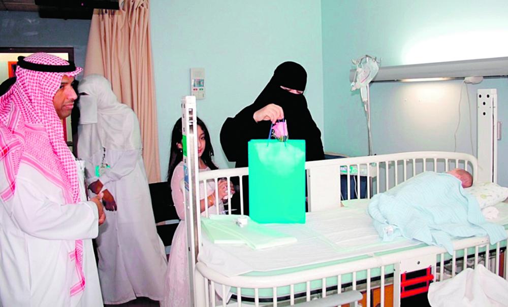 «ولادة» الدمام يعايد المنومين بعيد الفطر