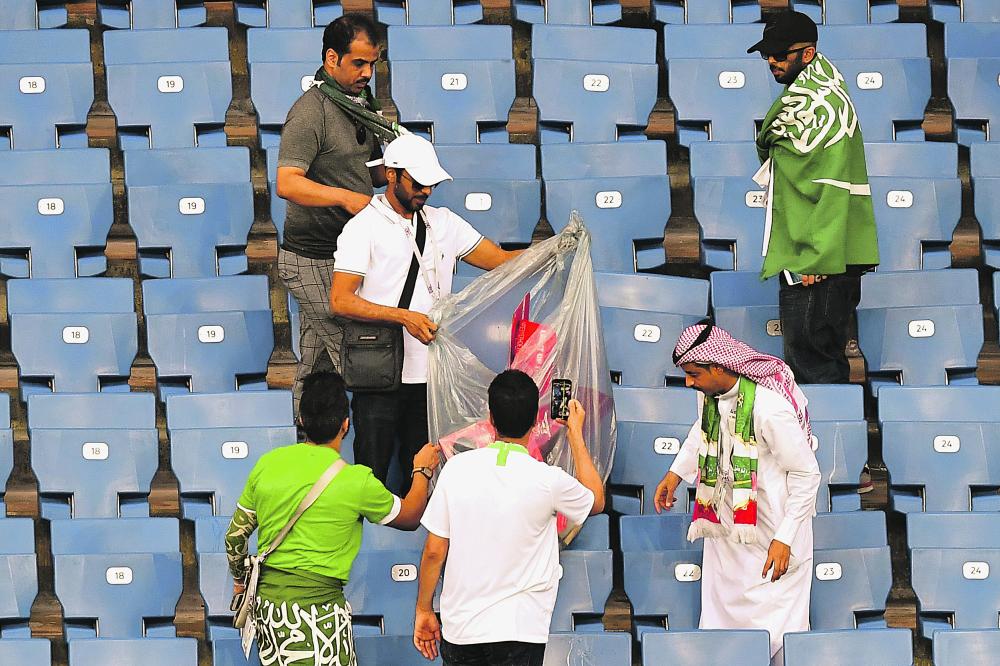 الجماهير السعودية تتصدر الصحف العالمية