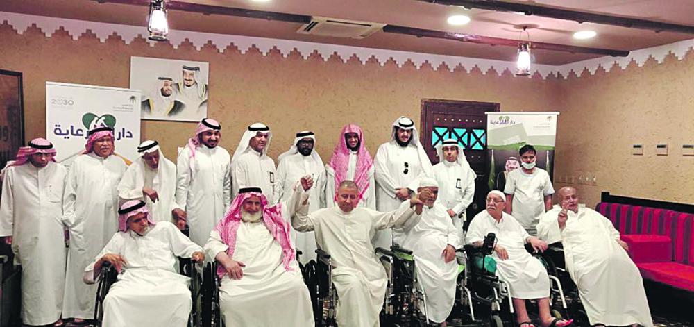 طلاب «وفاء» يعايدون مسني دار الرعاية