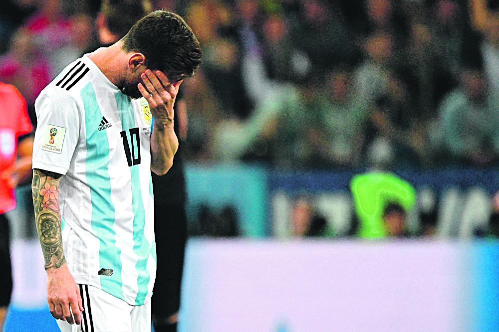 ميسي يشعر بالألم بعد كابوس كرواتيا