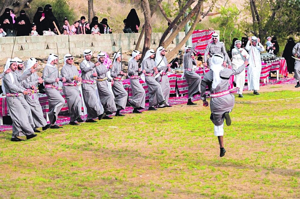 عروض الخيل والقوافل تعيد للباحة الزمن الجميل