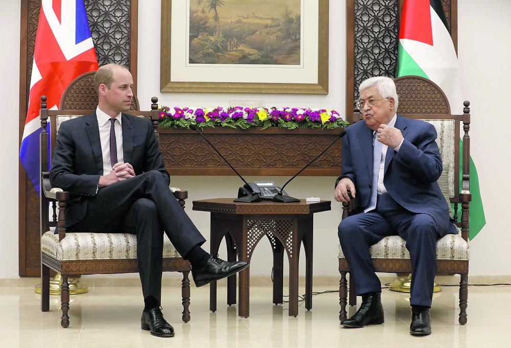 الأمير وليام يلتقي مع عباس في الضفة الغربية