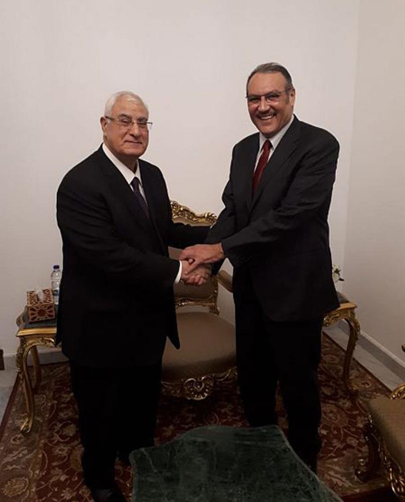 سفير المملكة بالقاهرة يزور الرئيس المصري السابق