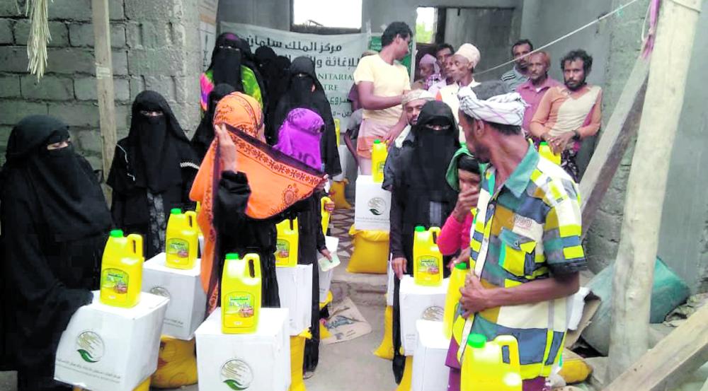 المملكة تواصل توزيع معونات بالحديدة اليمنية