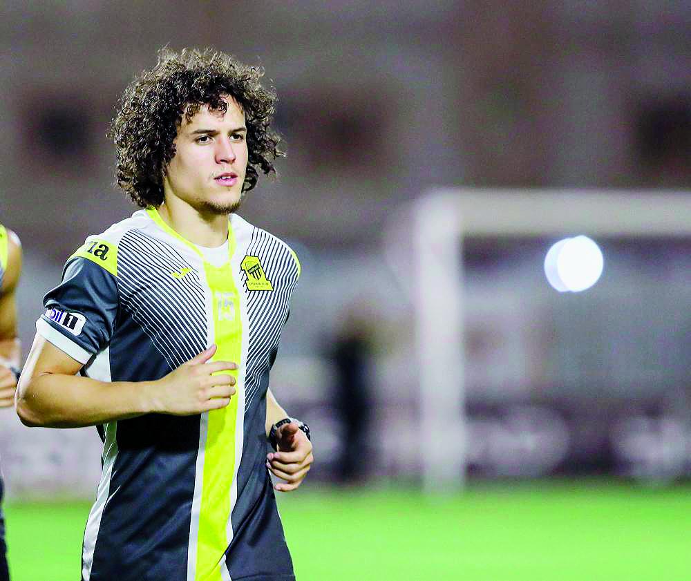 «التسوية» تسبق تجديد عقدي القرني وباجندوح للاتحاد