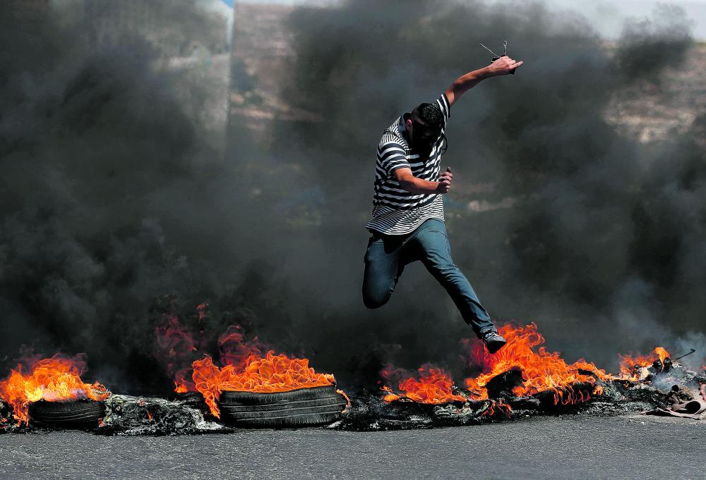 إصابة 7 فلسطينيين بمواجهة الاحتلال في غزة