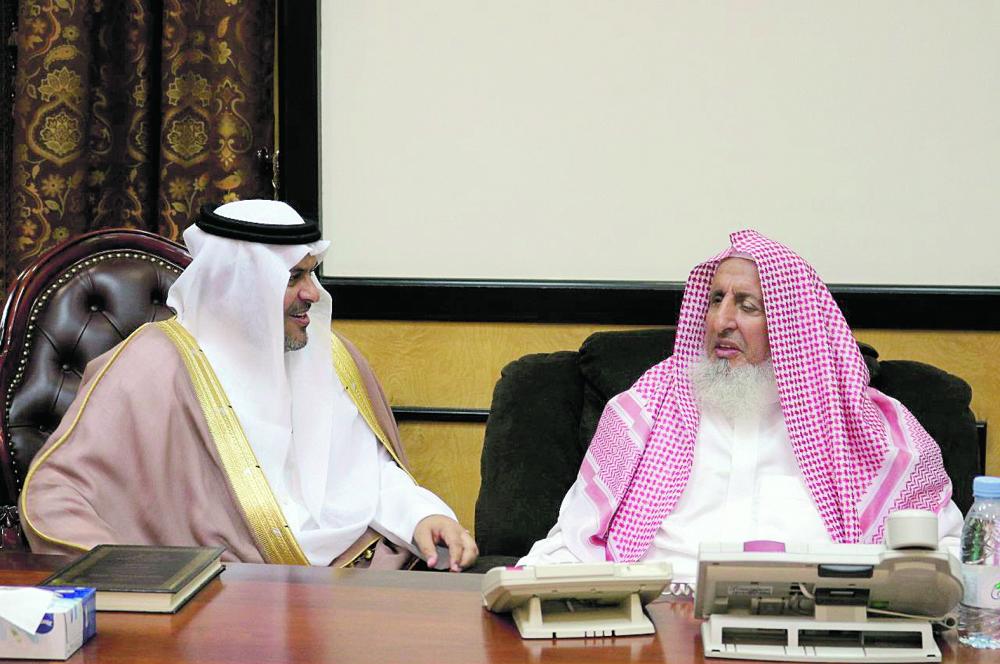المفتي العام يلتقي محافظ الطائف
