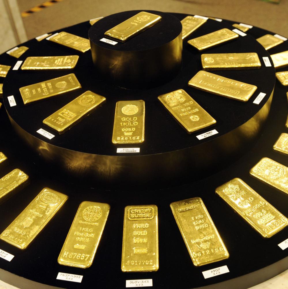 الذهب يهبط مع ارتفاع الدولار
