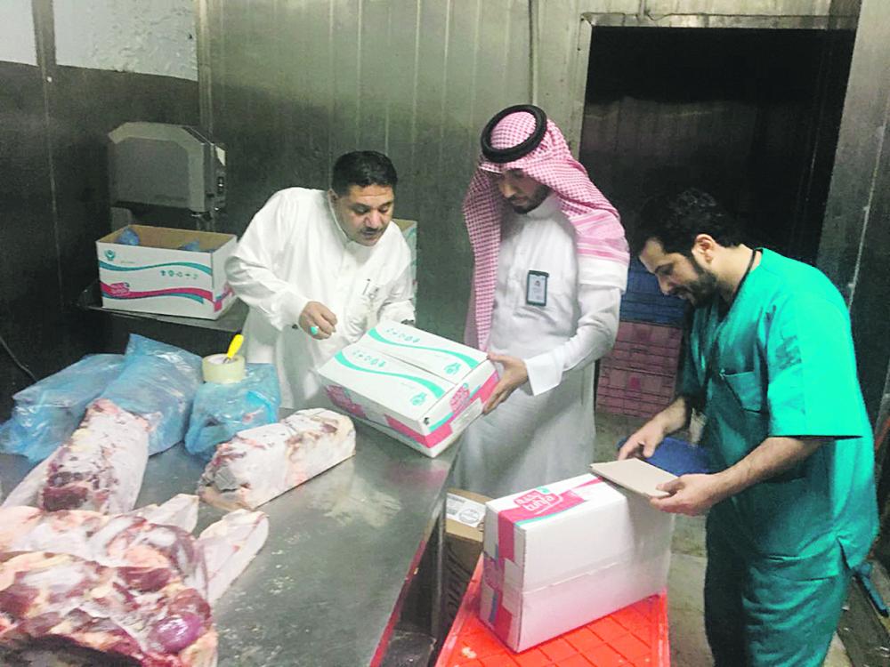 ضبط 133 طنًا من اللحوم الفاسدة قبل توزيعها في الدمام