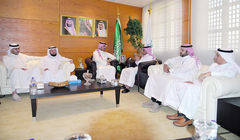 «العمل»: التدريب والتأهيل لتمكين الشباب من سوق العمل