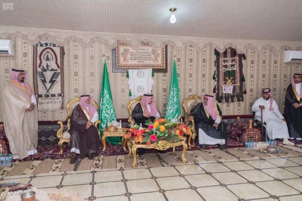 أمير الجوف يطمئن على صحة الجندي  
