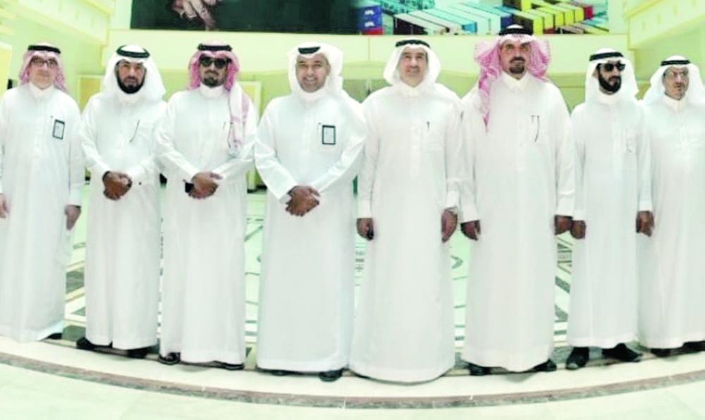 100 شاب وفتاة يشاركون في «إثنينية الحوار»