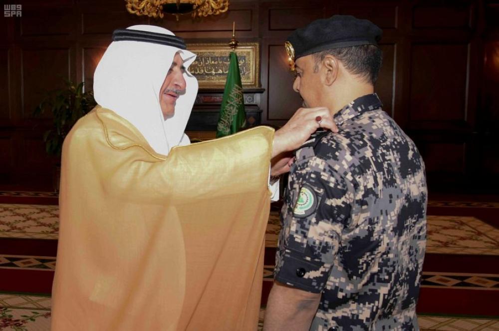 أمير تبوك يقلد قائد قوة أمن المنشآت رتبة لواء