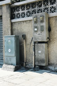 عدادات الكهرباء.. خطر داهم