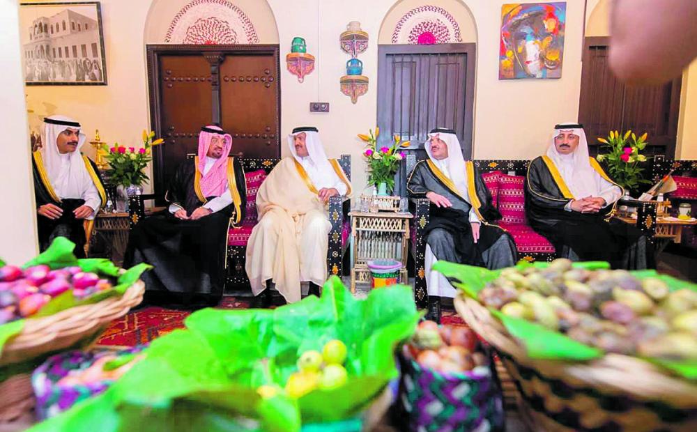 أمير الشرقية ورئيس هيئة السياحة يفتتحان فندق الكوت التراثي بالأحساء