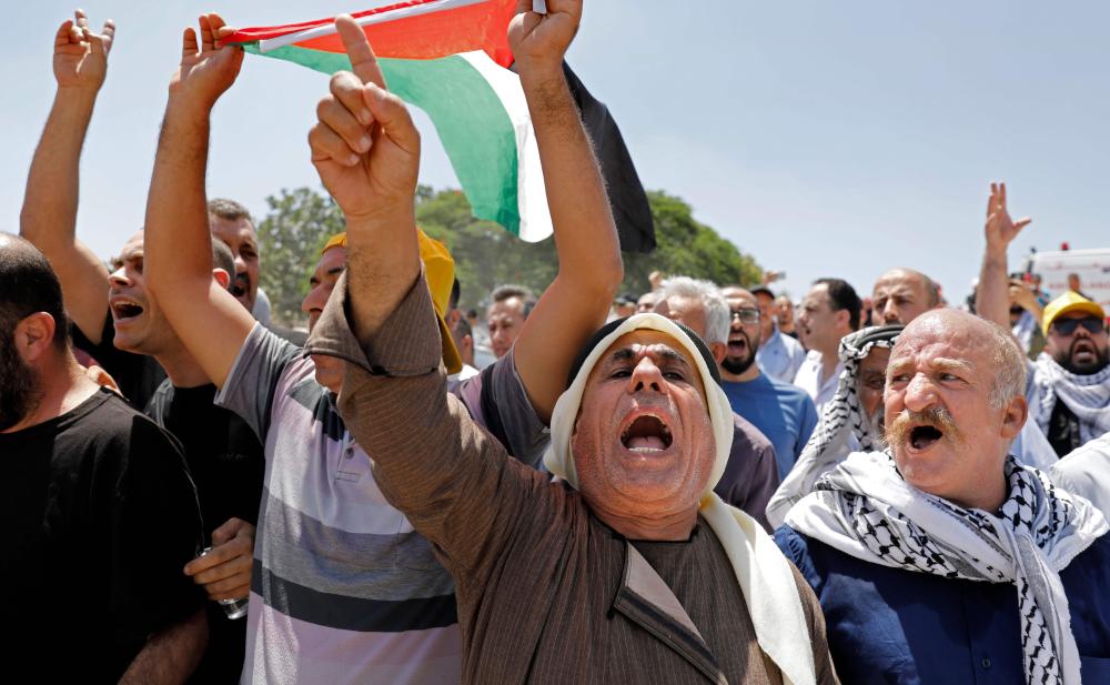 الاحتلال يعتقل 9 فلسطينيين بالخليل