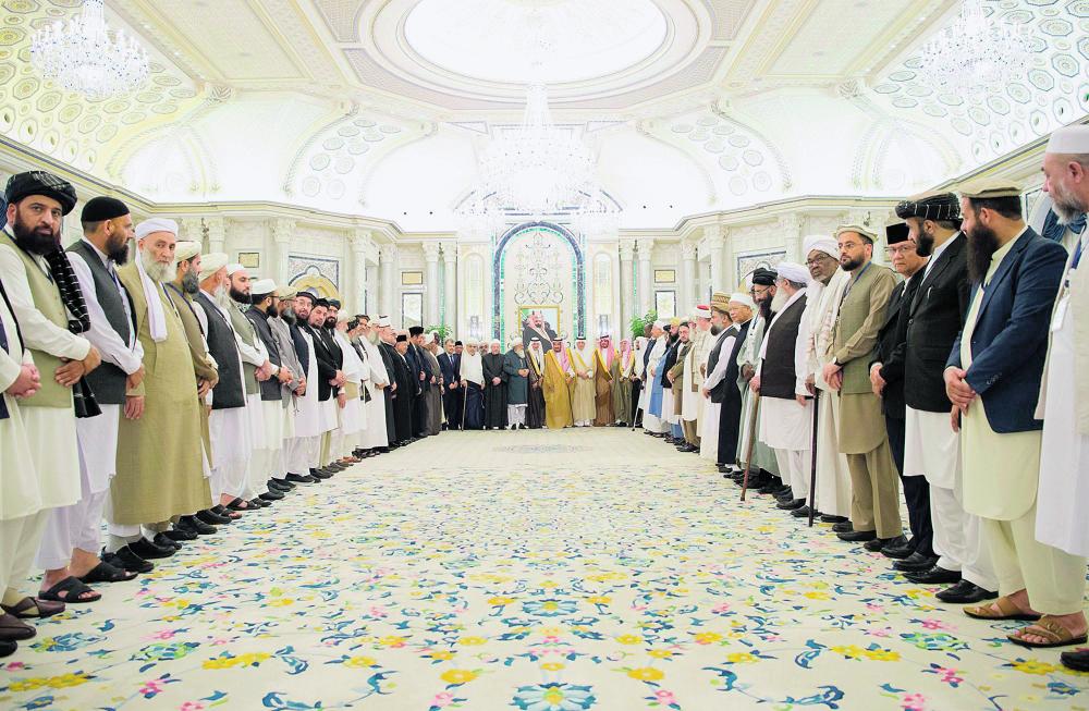 خادم الحرمين لوفد مؤتمر السلام: متفائلون بطي صفحة الماضي