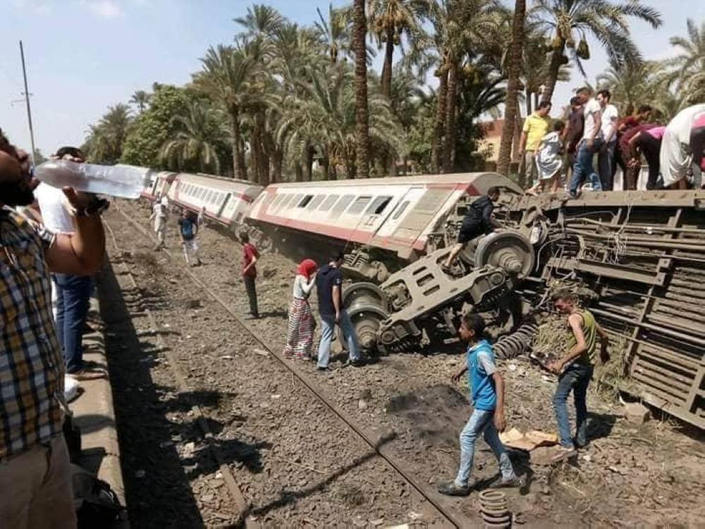 ارتفاع مصابي حادث القطار في مصر إلى 55 شخصاً