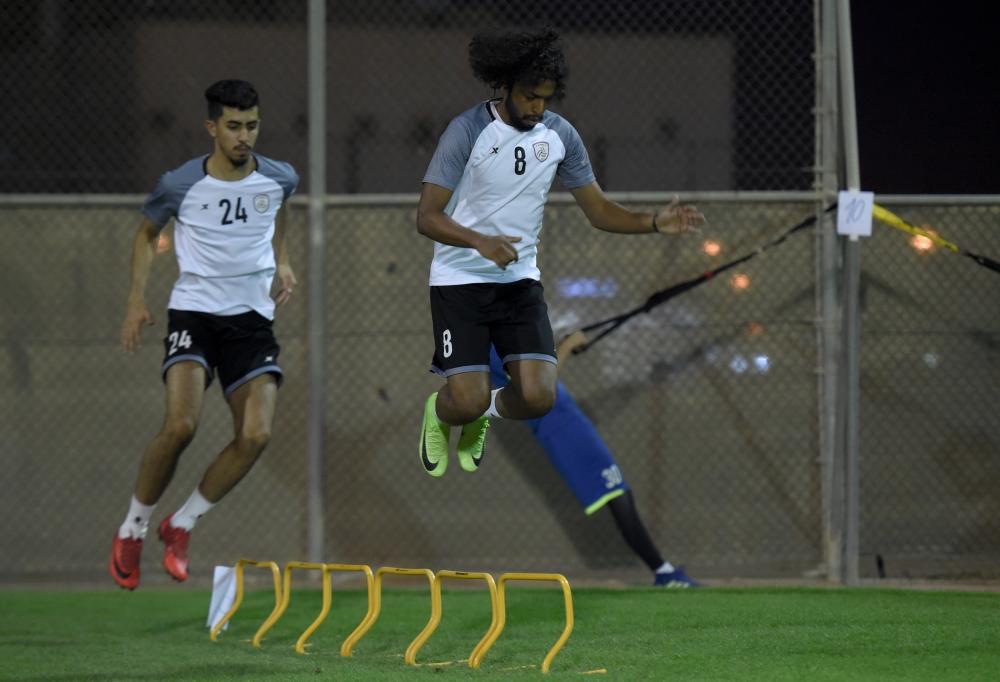 الشباب يتدرب على فترتين وغداً راحة