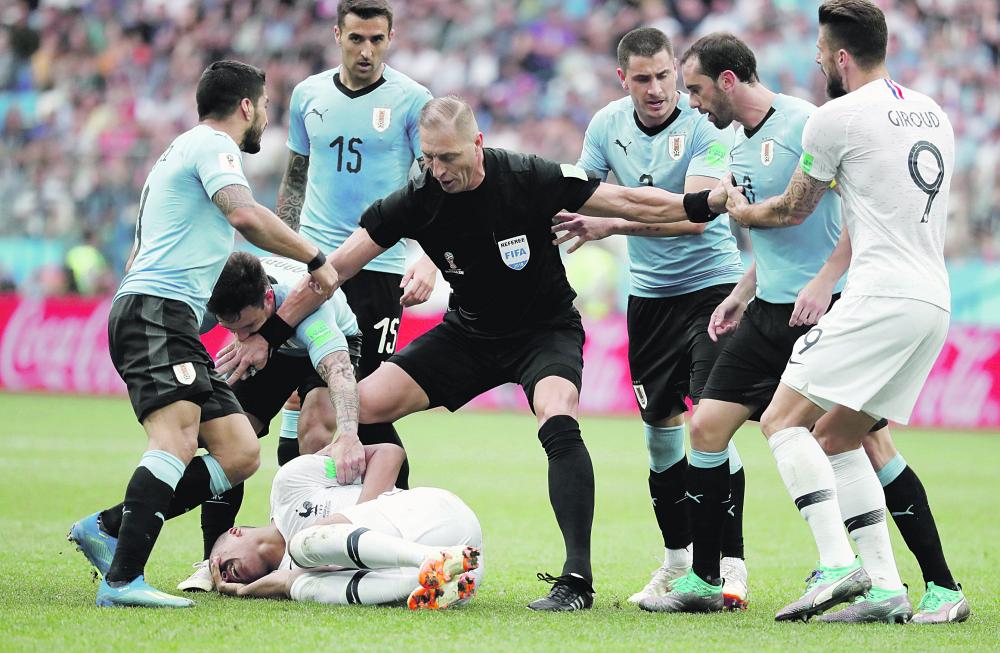 الأرجنتيني بيتانا يدير نهائي كأس العالم