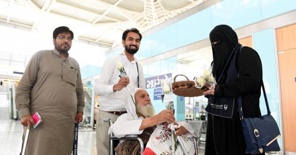 جمرك مطار المدينة المنورة يستقبل الحجاج