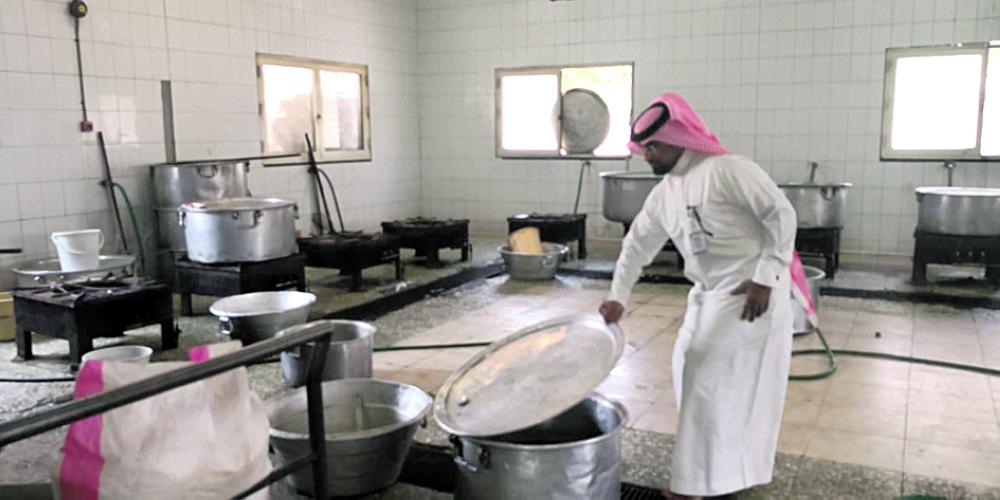 ضبط ١٩٤ كيلو أغذية غير صالحة بالقطيف