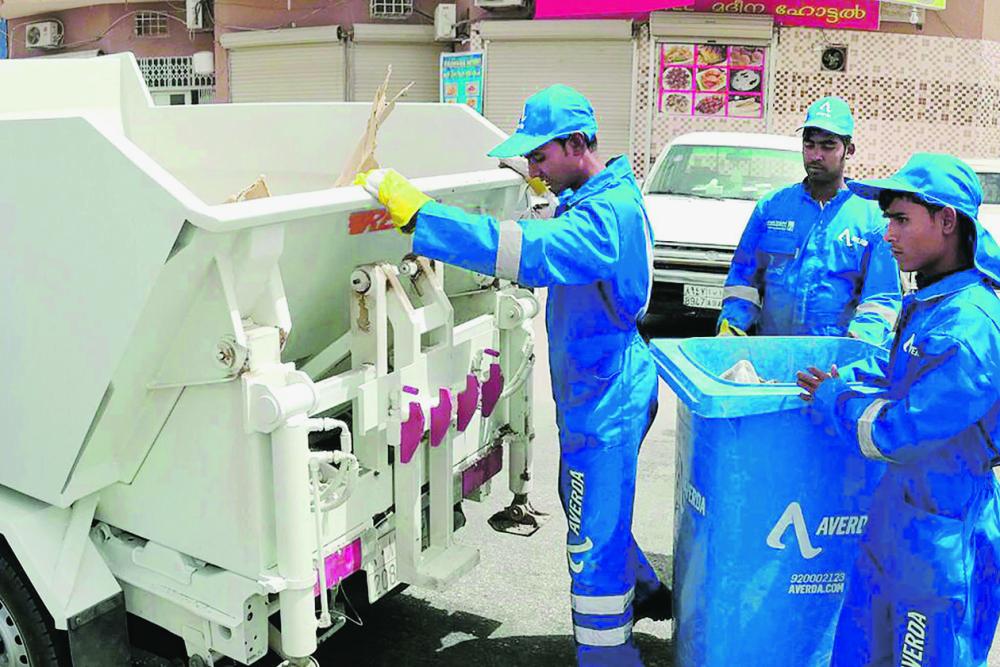 حماية عمال النظافة بالأحساء من «شمس الظهيرة»