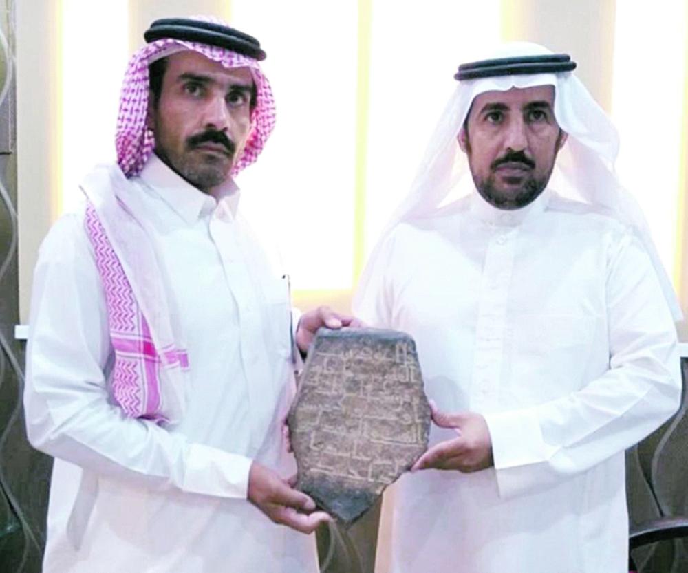 مواطن يعيد 6 قطع أثرية