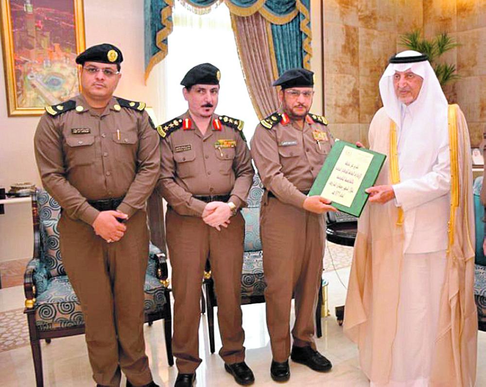 أمير مكة يثمن جهود رجال الدفاع المدني