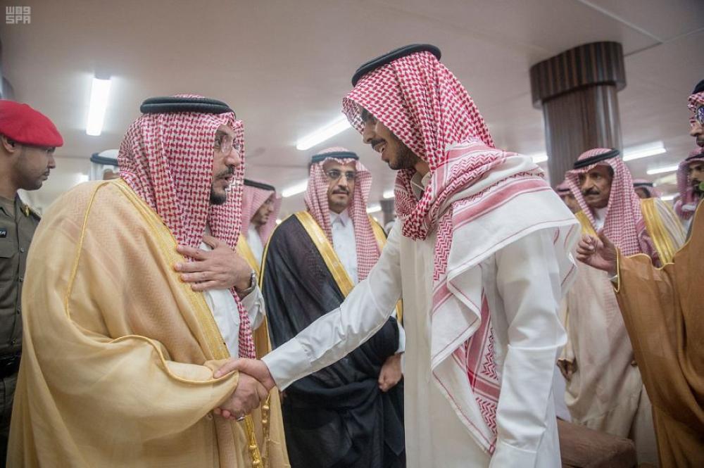 أمير القصيم يؤدي صلاة الميت على محافظ الرس 