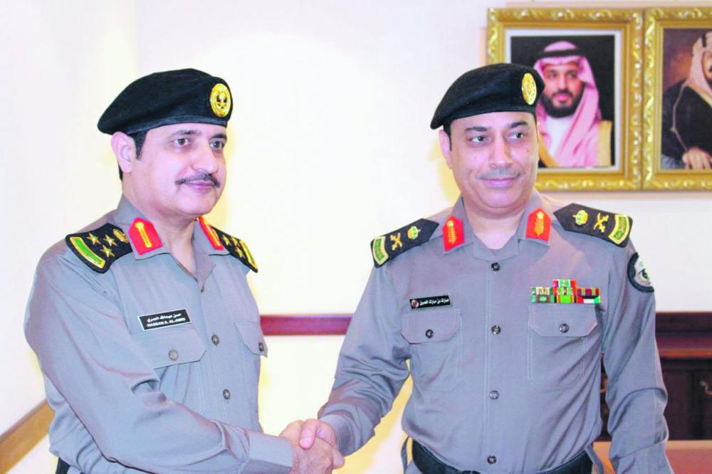 اللواء العصيل يقلد العمري رتبة «عميد»